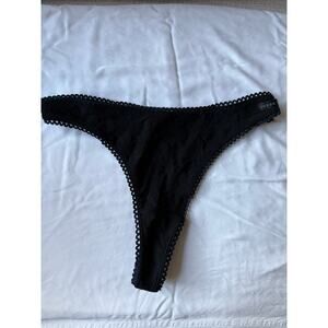 NWOT Guess Black Floral Lace Thong Panty – Size M